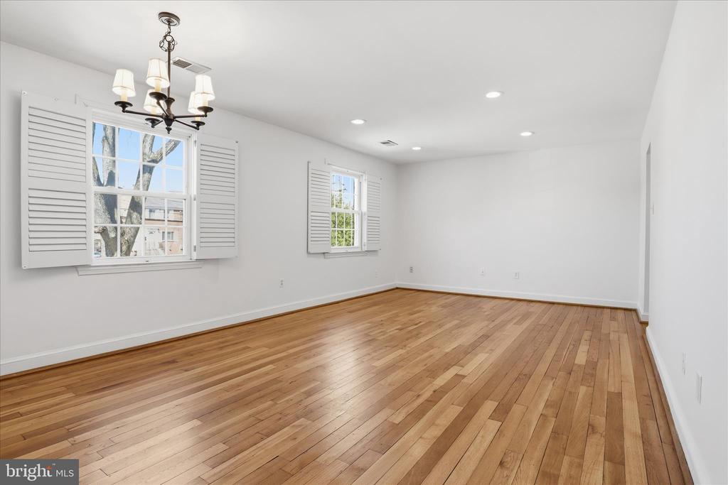 1305 S Walter Reed Dr in Arlington, VA - Building Photo