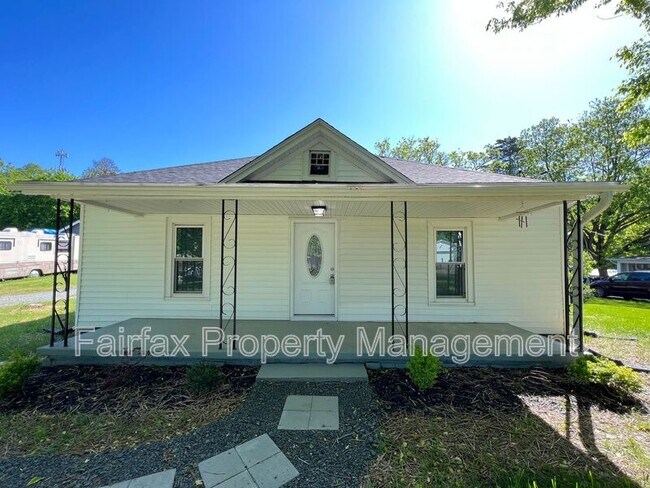 property at 2829 Cardinal Ln