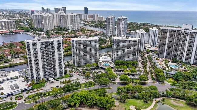 3701 N Country Club Dr, Unit 606 in Aventura, FL - Building Photo - Building Photo