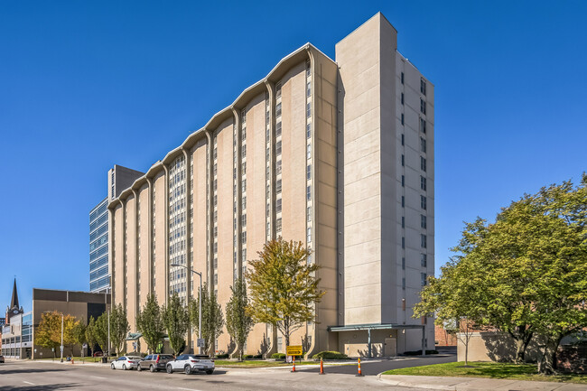 Nazareth Towers-62 & Older in Columbus, OH - Foto de edificio - Building Photo