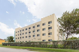 Royal Palm Apartments in Opa Locka, FL - Building Photo - Building Photo