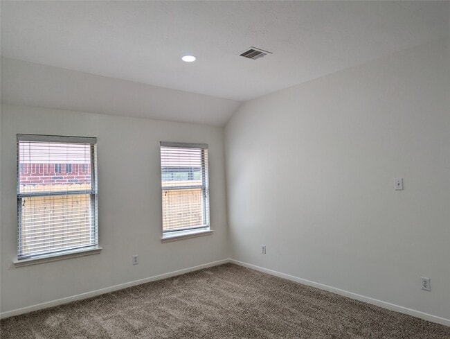 property at 5618 Savannah Woods Ln