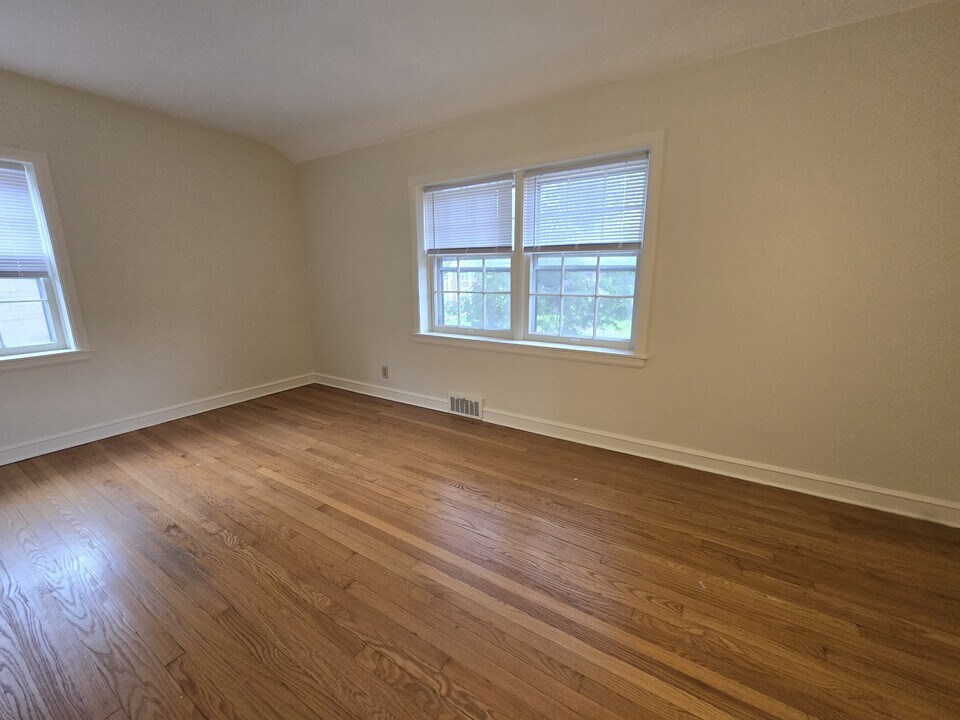 9110 W North Ave in Wauwatosa, WI - Building Photo
