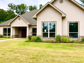 1424 Airport Rd in Hot Springs, AR - Building Photo - Building Photo