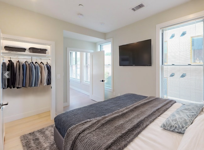 205 Green St, Unit 2 in Boston, MA - Building Photo - Building Photo