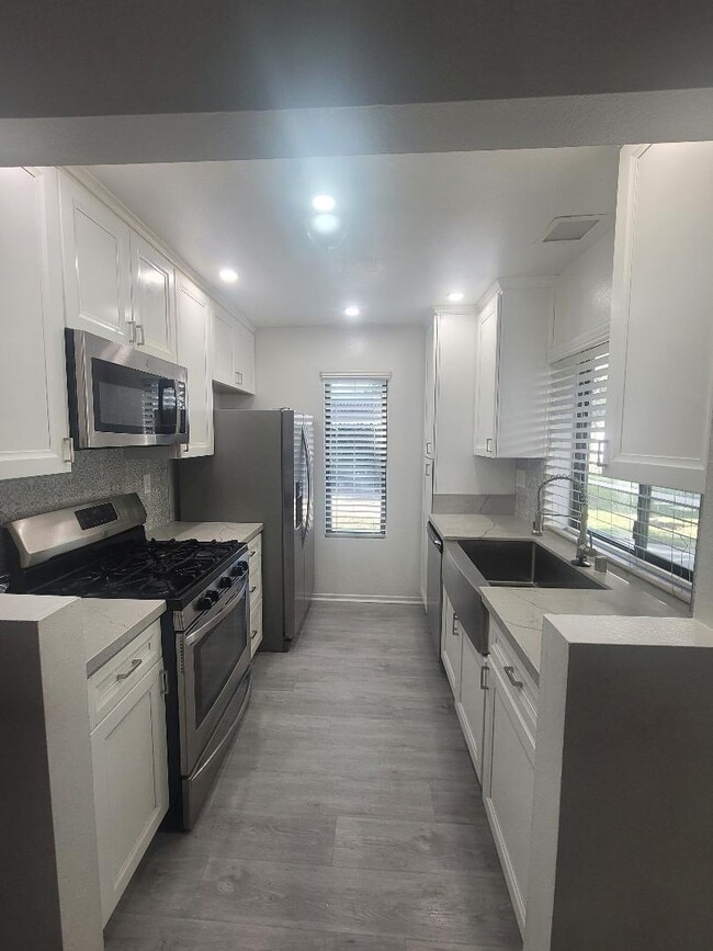 8461 Westmore Rd, Unit VillasAtWestmore#3 in San Diego, CA - Building Photo - Building Photo