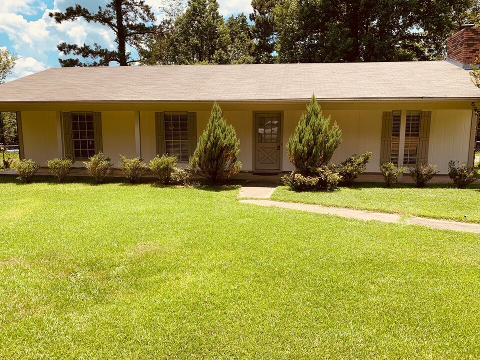 107 Oak Grove Ct in Clinton, MS - Building Photo