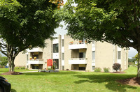 Village Terrace Apartment Homes in Cortland, NY - Foto de edificio - Building Photo