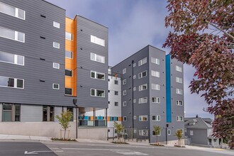 Tahoma Place in Tacoma, WA - Foto de edificio - Building Photo