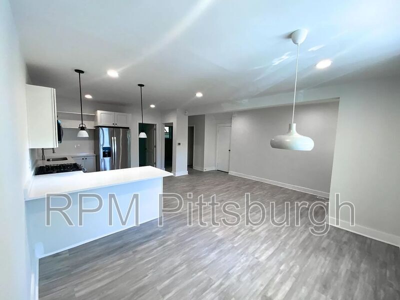 703 Chislett St in Pittsburgh, PA - Building Photo