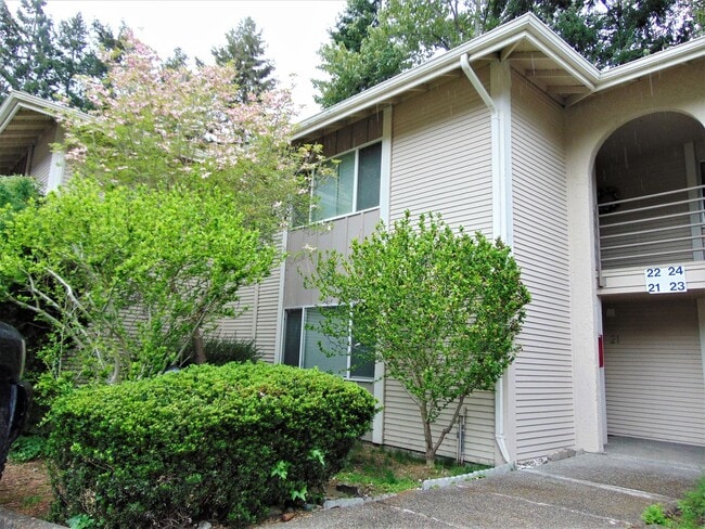 17108 NE 45th St in Redmond, WA - Building Photo - Building Photo