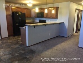 290 Vernon Dr-Unit -1 in Harrisburg, SD - Building Photo - Building Photo