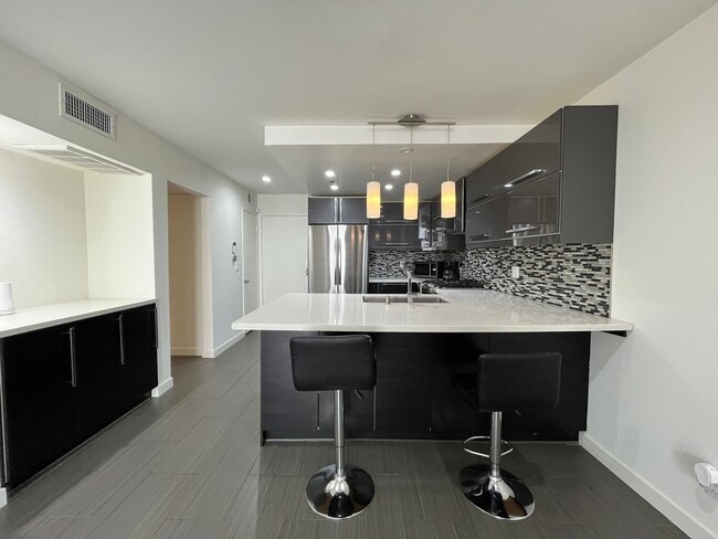 5143 Bakman Ave in Los Angeles, CA - Building Photo - Building Photo