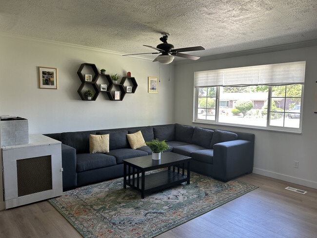 670 Cherry Hill Dr in Pleasant Grove, UT - Building Photo - Building Photo