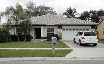 2444 Stonegate Dr in Wellington, FL - Building Photo