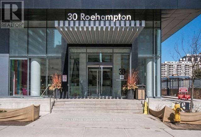 30-1430 Roehampton Ave in Toronto, ON - Building Photo - Building Photo