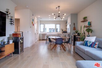 4515 Ayla Ln in Los Angeles, CA - Building Photo - Building Photo