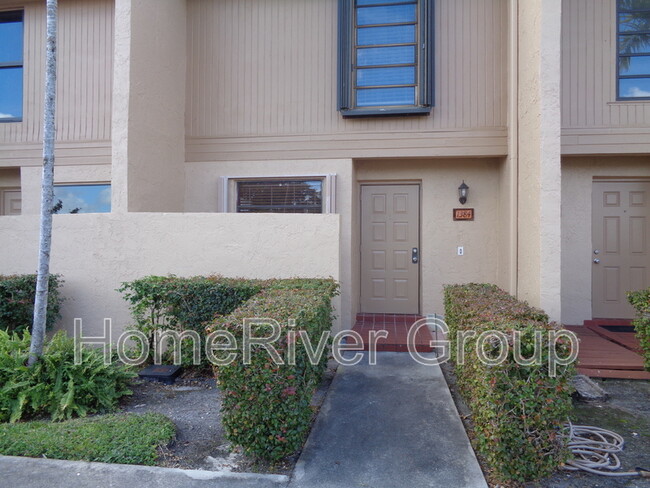 1384 NW 97th Terrace in Pembroke Pines, FL - Building Photo - Building Photo