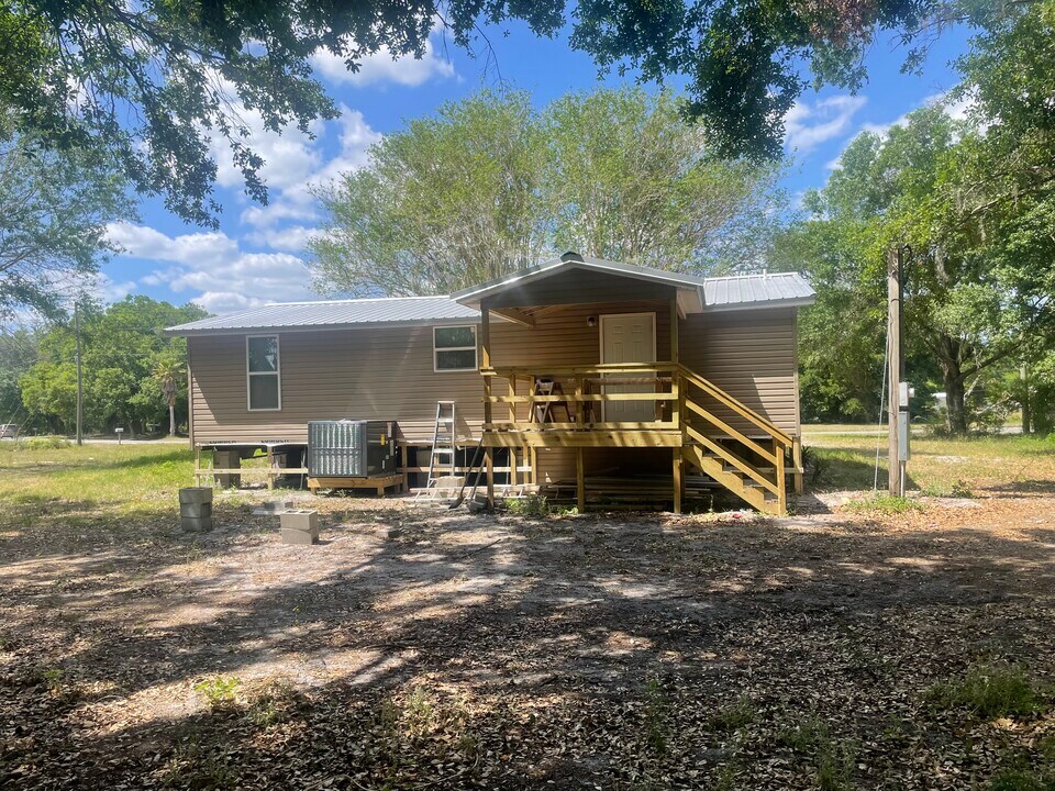 4718 Creek Meadow Trl in Lakeland, FL - Foto de edificio
