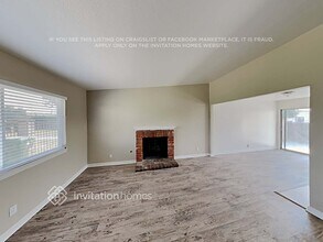 8217 Laurel Canyon Blvd in Los Angeles, CA - Foto de edificio - Building Photo