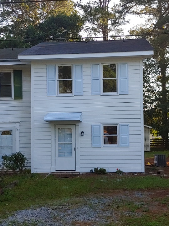 203 E Caroline Ave in Smithfield, NC - Building Photo