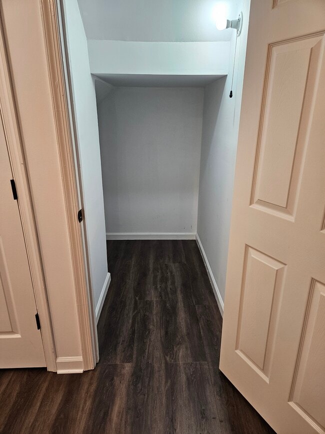 14202 Eagle Button Ct, Unit Basement Unit in Centreville, VA - Foto de edificio - Building Photo