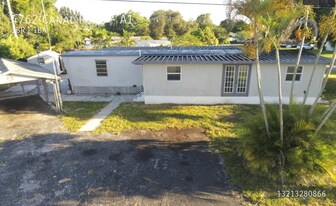 4762 Canal Rd in West Palm Beach, FL - Building Photo
