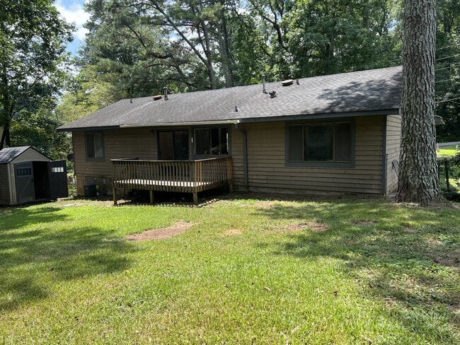 2908 N Deshong Rd in Stone Mountain, GA - Building Photo - Building Photo