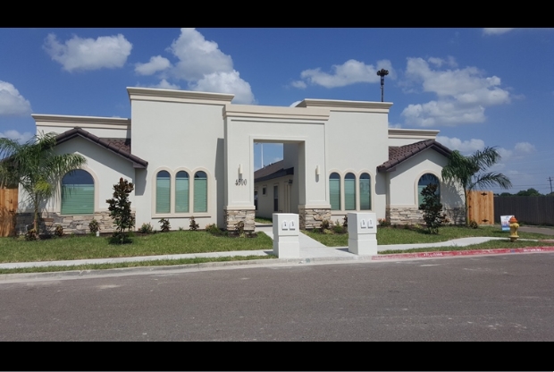 Santa Lucia in Pharr, TX - Foto de edificio - Primary Photo