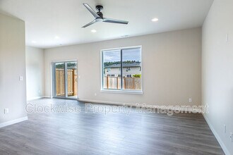 108 Tacoma Ct NW in Orting, WA - Building Photo - Building Photo