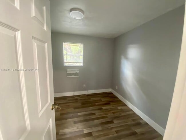 345 NE 168th St, Unit A in North Miami Beach, FL - Building Photo - Building Photo