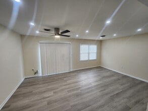 1703 English Dr in Mechanicsburg, PA - Foto de edificio - Building Photo