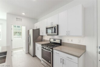 11257 Rainbow Peak Ave in Las Vegas, NV - Building Photo - Building Photo