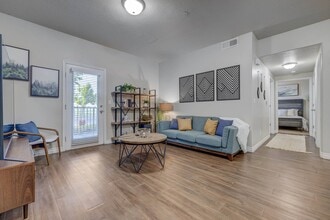 Pinnacle Highbury in West Valley City, UT - Building Photo - Building Photo