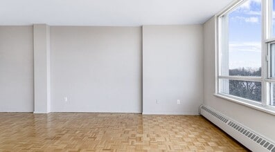 3201 Lawrence Ave E in Toronto, ON - Building Photo - Building Photo