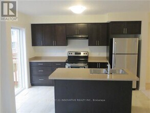 2462 Steeplechase St in Oshawa, ON - Building Photo - Building Photo