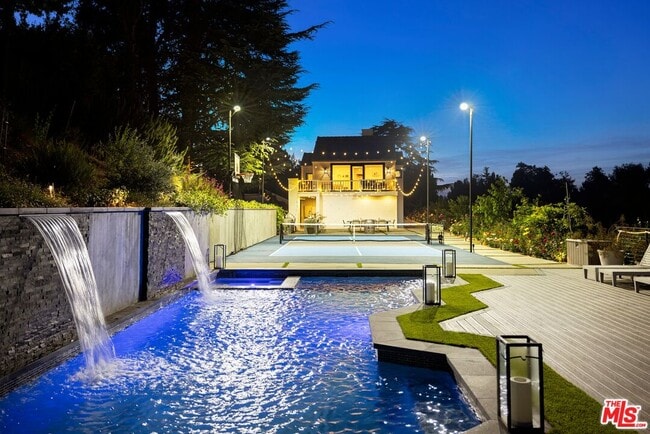 15438 Mulholland Dr in Los Angeles, CA - Building Photo - Building Photo