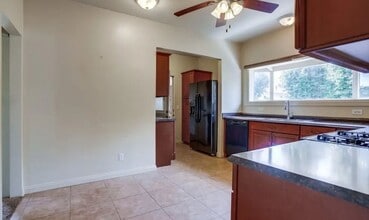 6826 Hollenbeck St in Huntington Park, CA - Foto de edificio - Building Photo