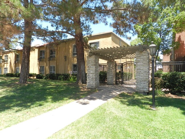 1240 N Broadway in Escondido, CA - Building Photo - Building Photo