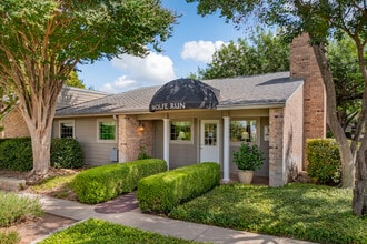 Wolfe Run in San Antonio, TX - Foto de edificio - Building Photo