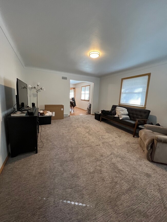 1060 21st Ave SE in Minneapolis, MN - Building Photo - Building Photo