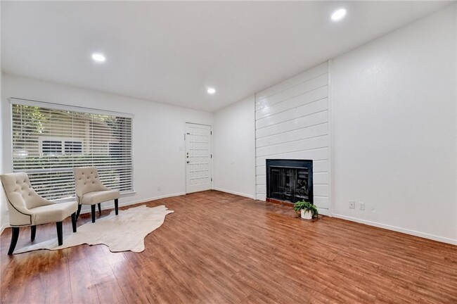 property at 11904 Broad Oaks Dr