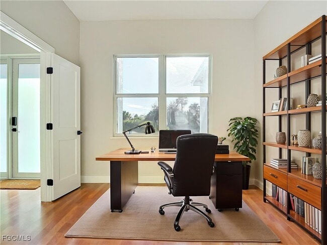 property at 5006 S Peachtree Cir