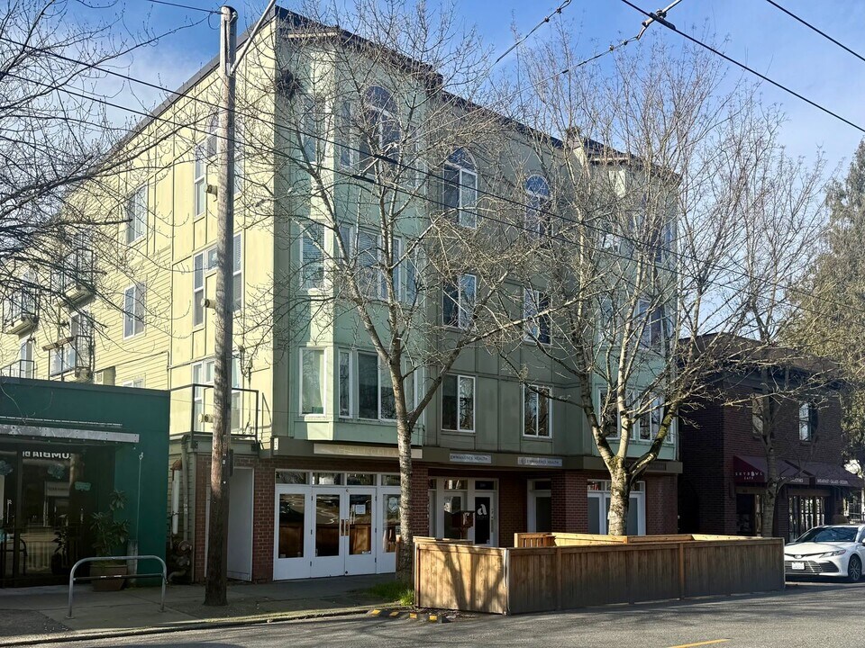 1629 Queen Anne Ave N in Seattle, WA - Building Photo