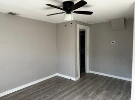 233 Blevins St in Corpus Christi, TX - Building Photo