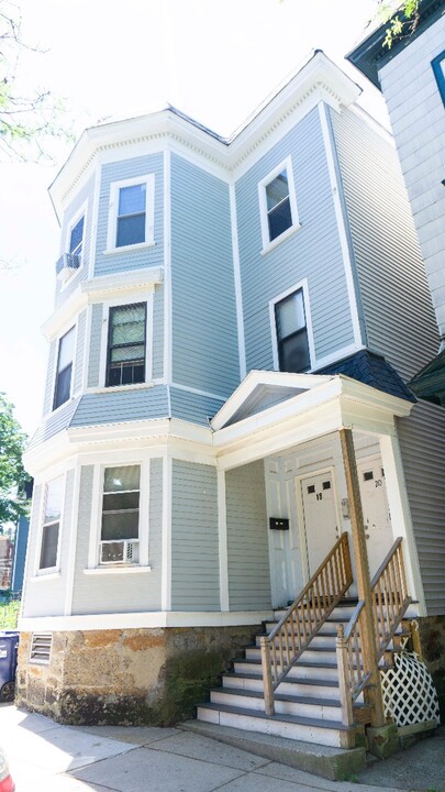 18 Highland Ave, Unit 1 in Somerville, MA - Building Photo