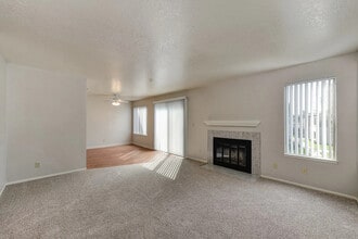 Lakeview Village Apartments in Stockton, CA - Building Photo - Building Photo