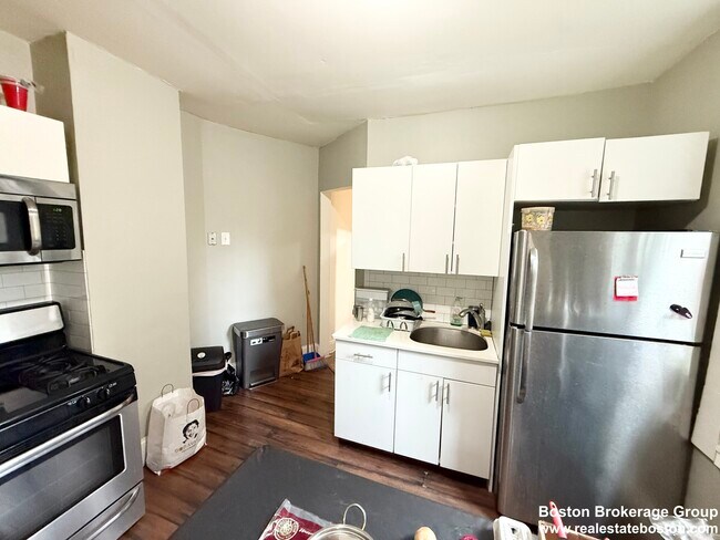 5 Weld Ave, Unit #1 in Boston, MA - Building Photo - Building Photo