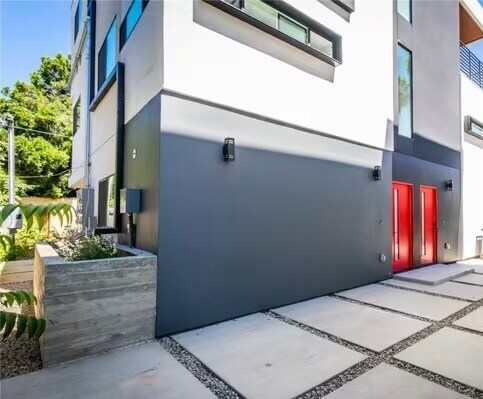 5638 Woodman Ave in Van Nuys, CA - Foto de edificio