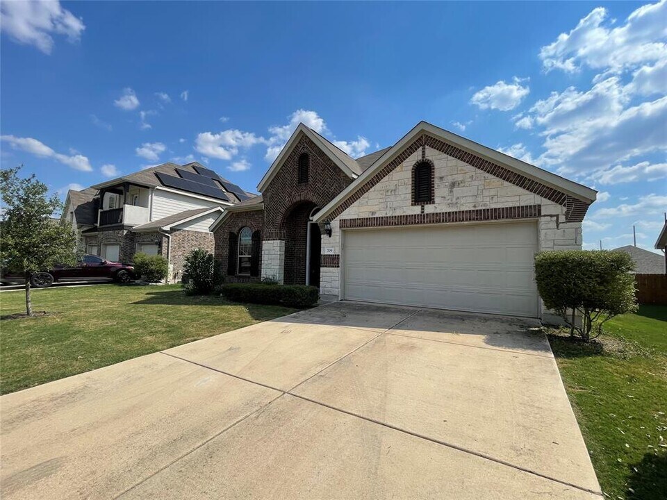 709 N Emory Cove in Hutto, TX - Building Photo